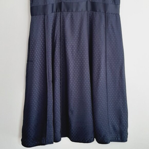 BANANA REPUBLIC Halter Waist Defined Fit & Flare Dot Knee Length Dress Navy Sz 8 - Picture 6 of 14